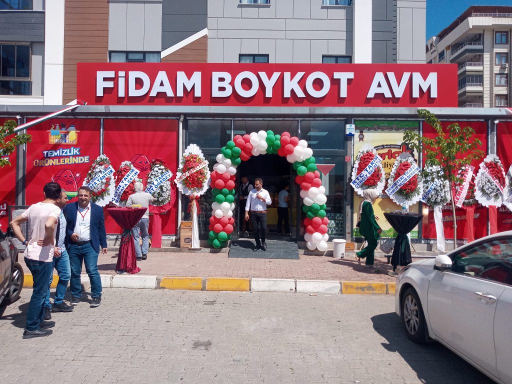 BOYKOT AVM YOĞUN İLGİYLE AÇILDI