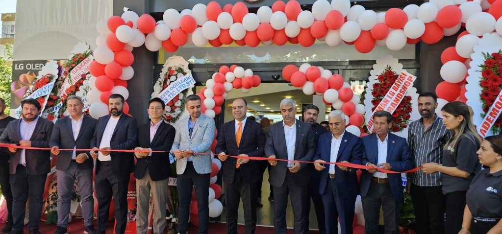 Şanlıurfa’nın ilk LG mağazası Karaköprü’de yoğun bir katılımla açıldı